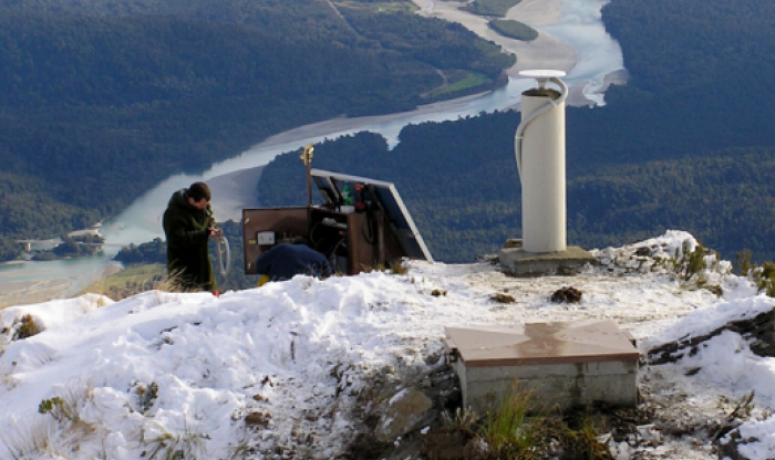 Installing seismograph at Thirsty Ridge site, South Westland