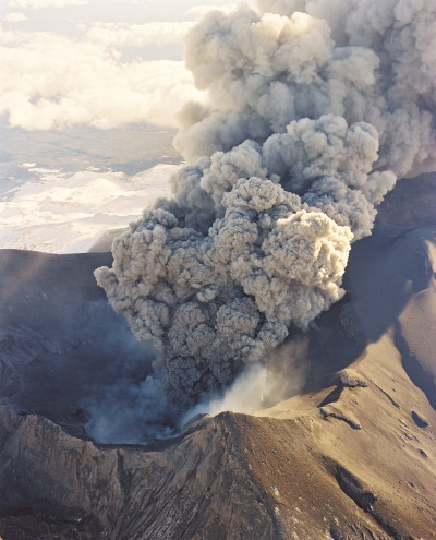 Aerial photo of ash ejecting from Mt Ruapehu during the 1995 eruption