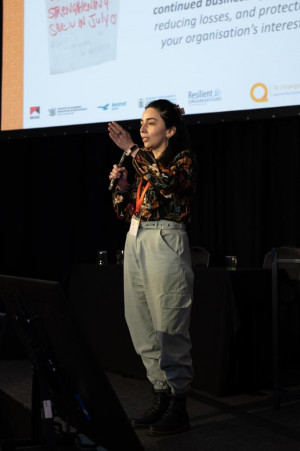 Dr Catalina Miranda presenting at 2023 QuakeCoRE annual meeting (taken by Charlotte Toma) 